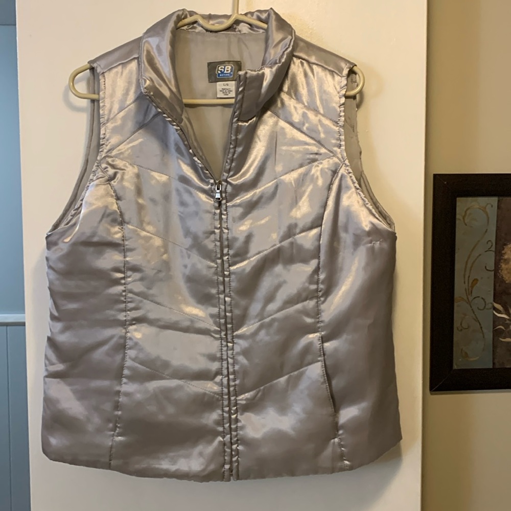 Women’s SJB zip up vest, size Large